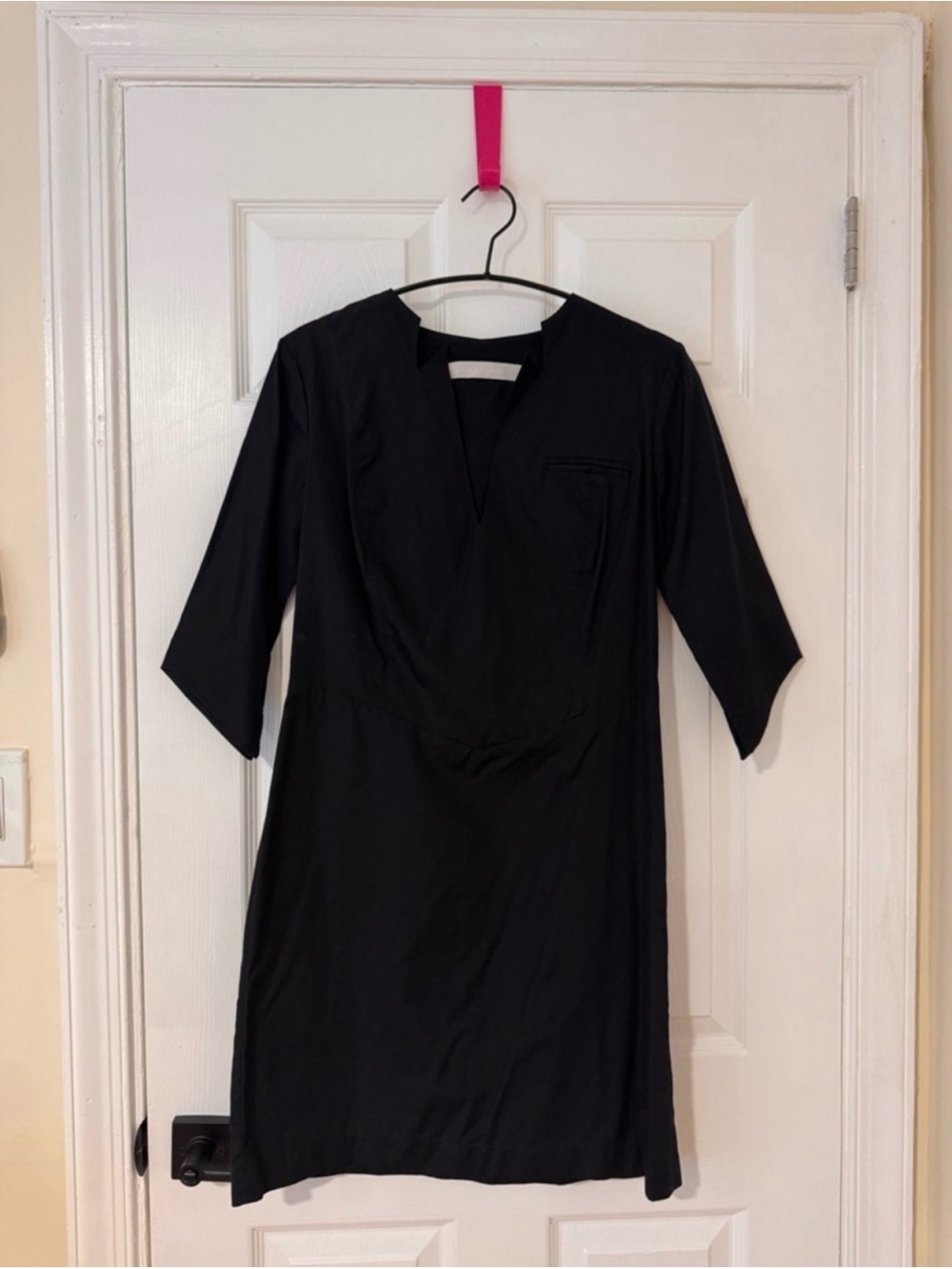 ✨4+ 50% OFF| Black Long-Sleeve Mini black V-Notch Shift Dress size S